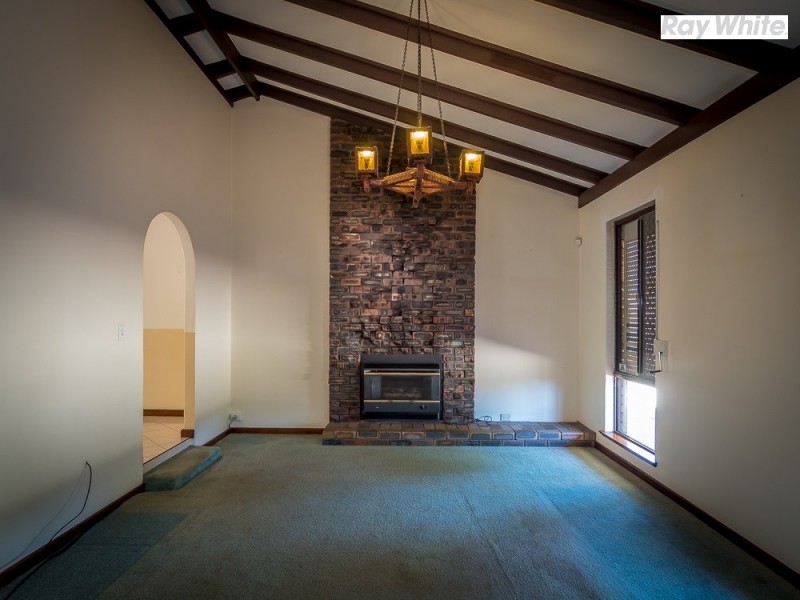 16 Elanora Road, Armadale WA 6112