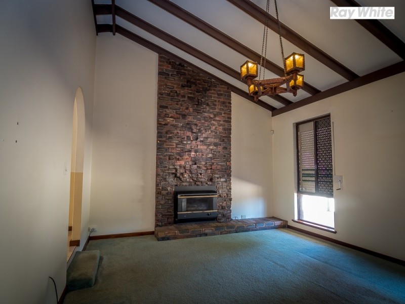 16 Elanora Road, Armadale WA 6112