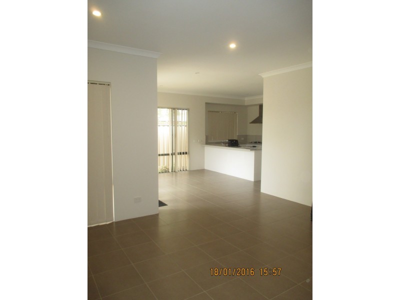 11/99 Lowanna Way, Armadale WA 6112