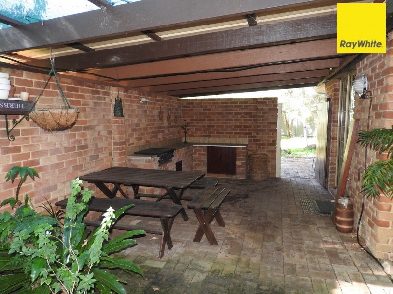 13 High Road, Roleystone WA 6111