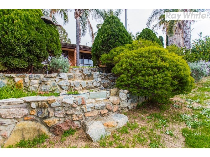 4 Looranah Street, Mount Nasura WA 6112