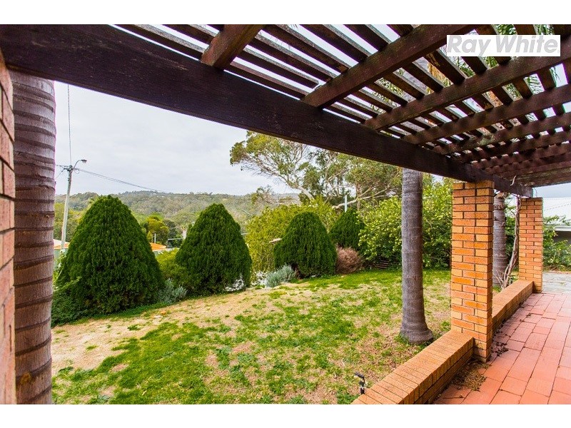 4 Looranah Street, Mount Nasura WA 6112