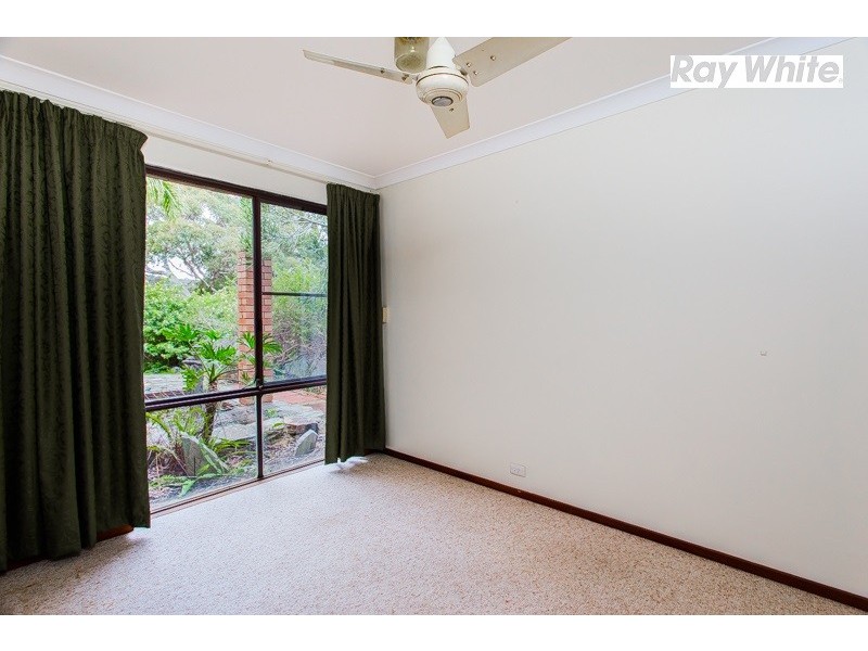 4 Looranah Street, Mount Nasura WA 6112