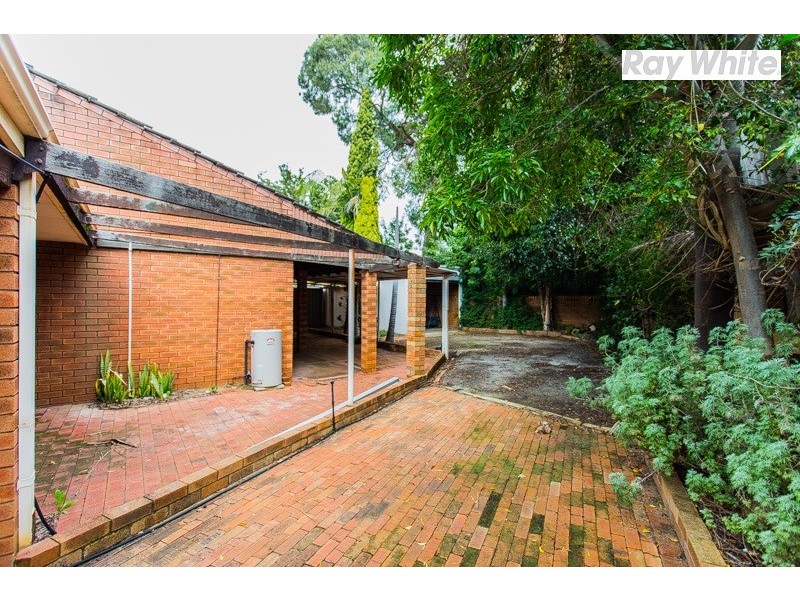 4 Looranah Street, Mount Nasura WA 6112