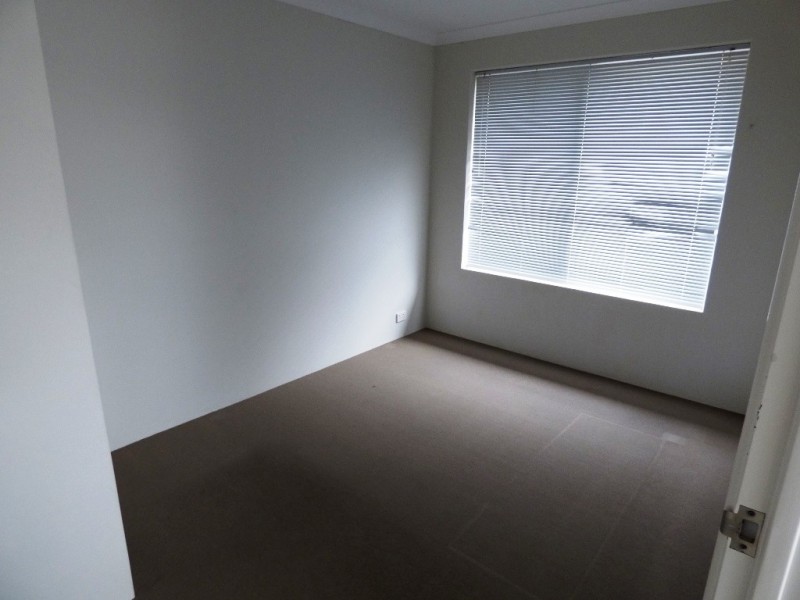 64 Chiltern Avenue, Brookdale WA 6112