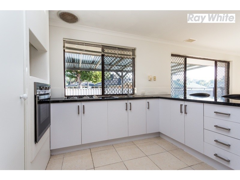 18 Candish Grove, Seville Grove WA 6112