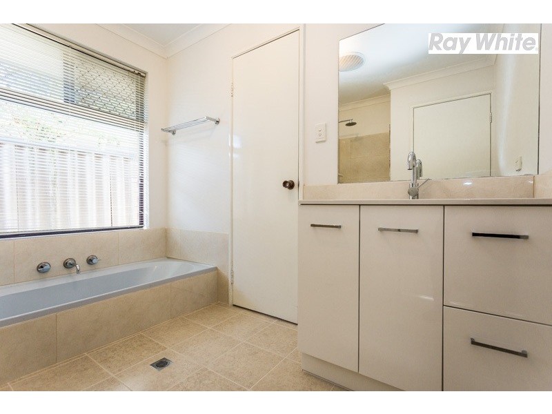 18 Candish Grove, Seville Grove WA 6112