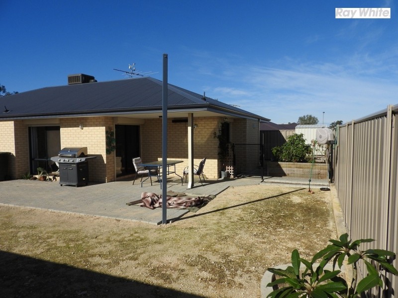 17 Jeffrey Loop, Brookdale WA 6112