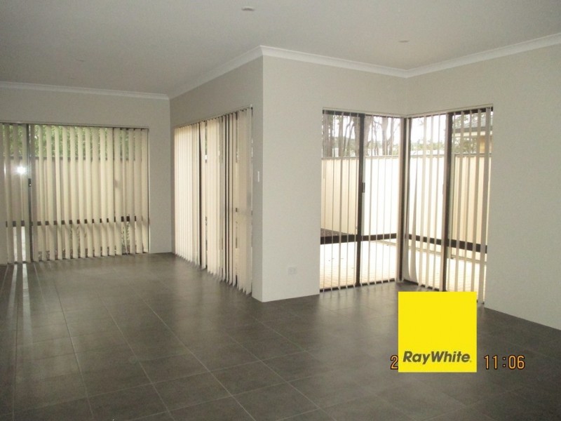 12/99 Lowanna Way, Armadale WA 6112