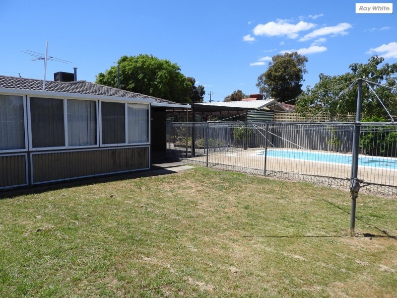 8 Stott Close, Armadale WA 6112