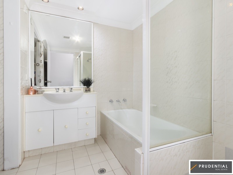 18/14 Frank Oliveri Drive, Chipping Norton NSW 2170