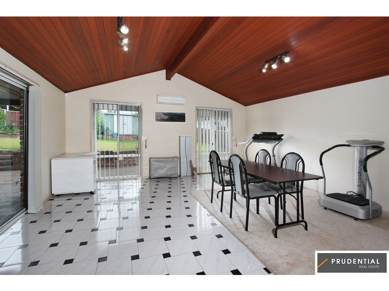 6 Popple Close, Casula NSW 2170