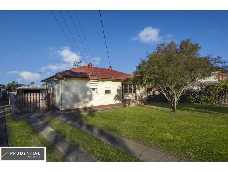 6 Brain Ave, Lurnea NSW 2170