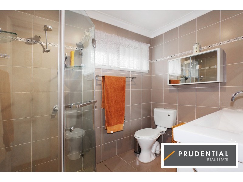 4 Reservoir Rd, Mount Pritchard NSW 2170