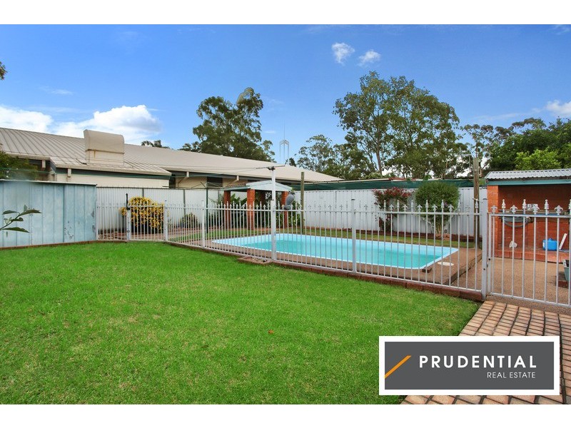 4 Reservoir Rd, Mount Pritchard NSW 2170