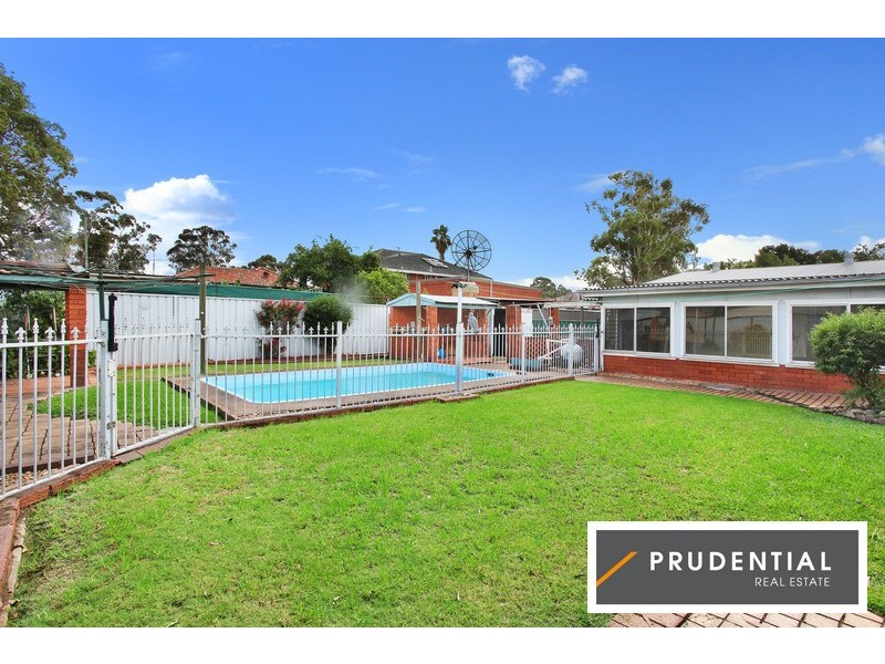 4 Reservoir Rd, Mount Pritchard NSW 2170