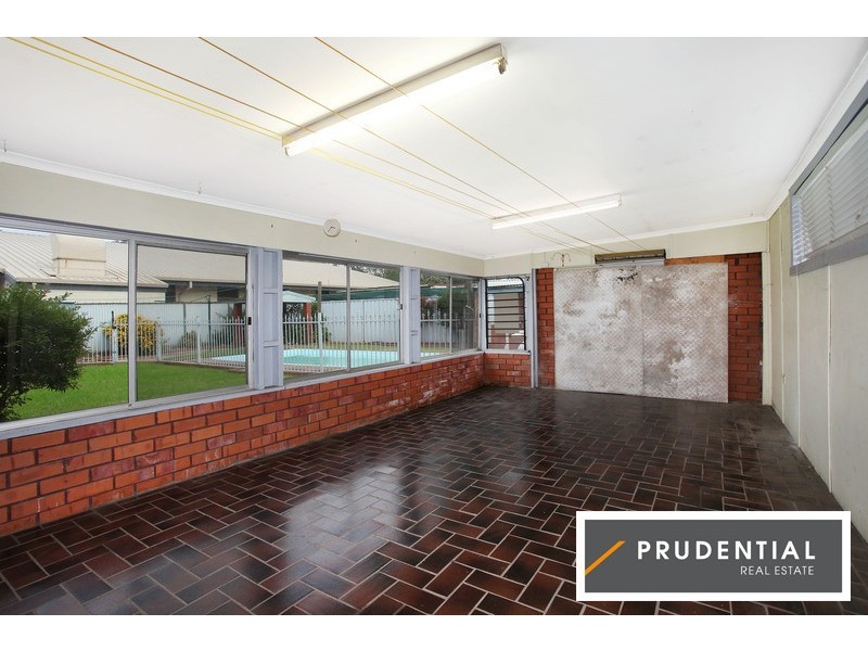 4 Reservoir Rd, Mount Pritchard NSW 2170