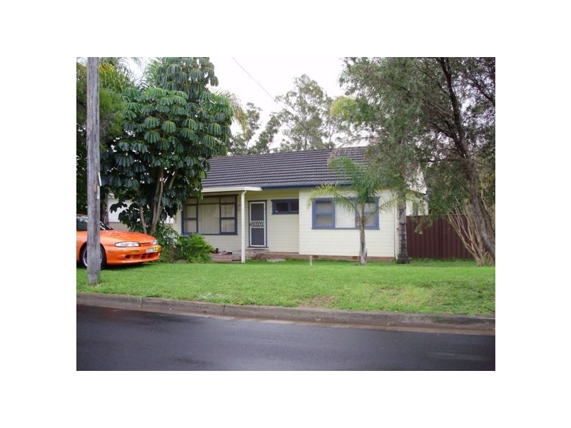 1 Doran Ave, Lurnea NSW 2170