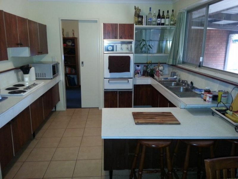 71 Renton Ave, Moorebank NSW 2170