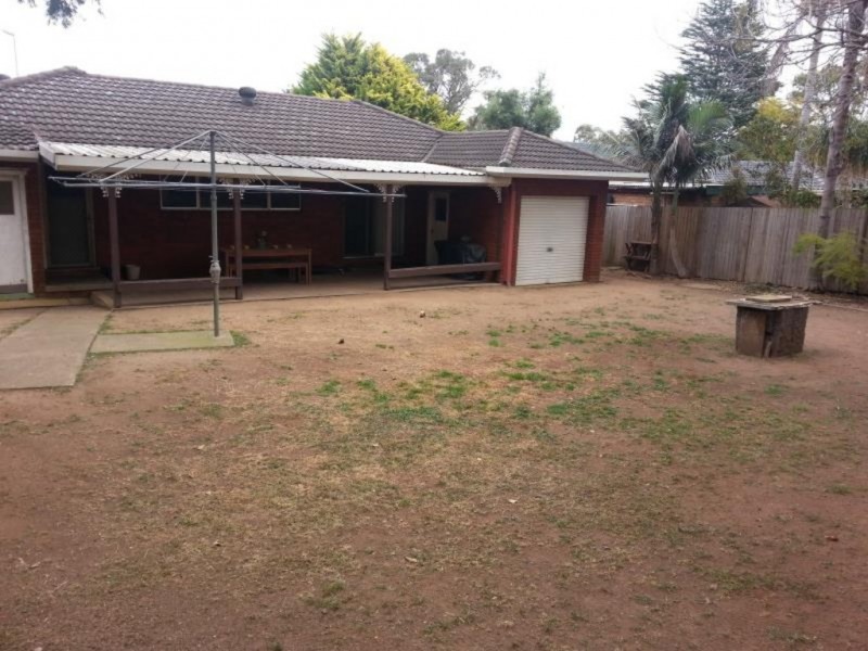 71 Renton Ave, Moorebank NSW 2170