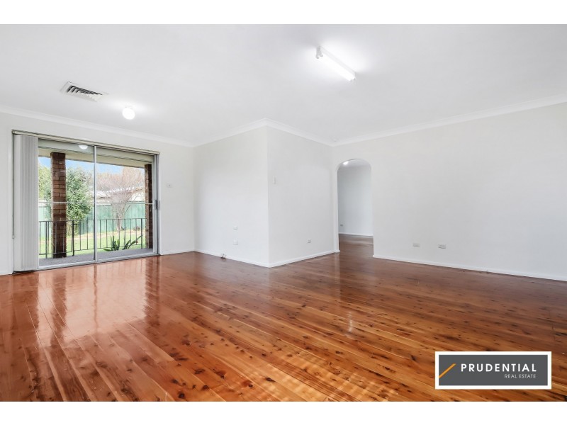 13 Brisbane Ave, Lurnea NSW 2170
