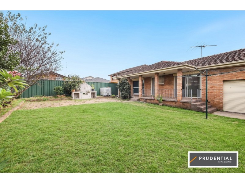 13 Brisbane Ave, Lurnea NSW 2170