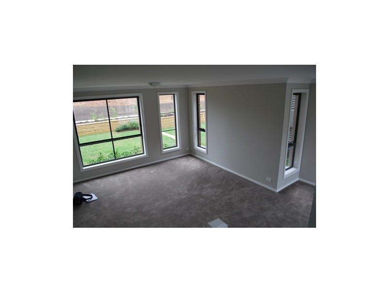 18 Tyne Walk  Rd, Glenfield NSW 2167