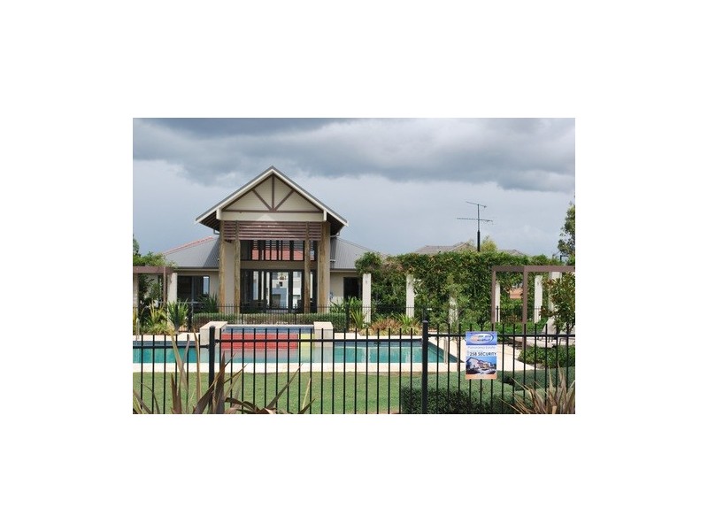 18 Tyne Walk  Rd, Glenfield NSW 2167