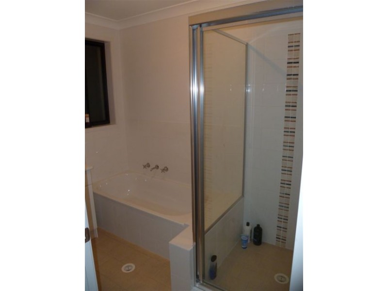 37 Wingate Ave, West Hoxton NSW 2171