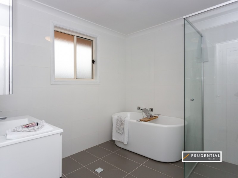 4 Levendale Street, West Hoxton NSW 2171