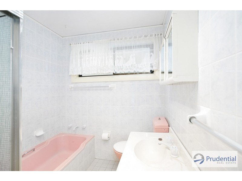 25 Weir Cr, Lurnea NSW 2170