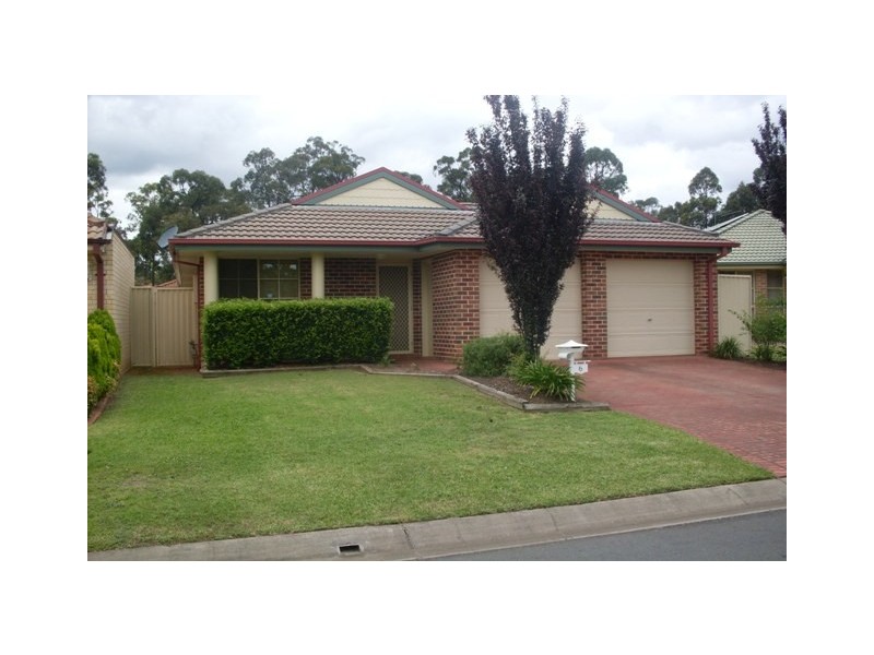 6 Woolmers Ct, Wattle Grove NSW 2173