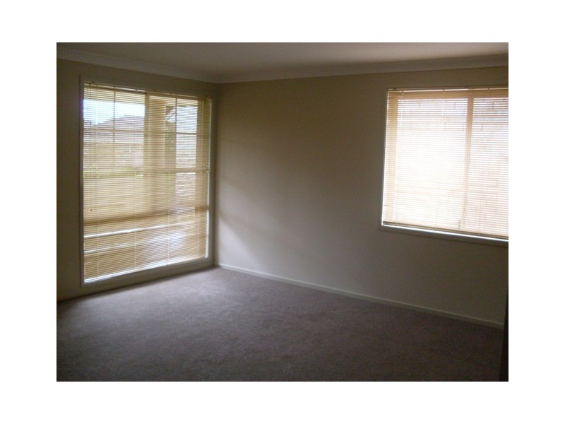 6 Woolmers Ct, Wattle Grove NSW 2173