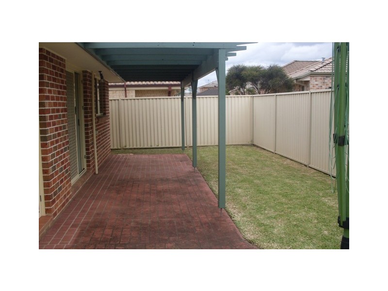 6 Woolmers Ct, Wattle Grove NSW 2173