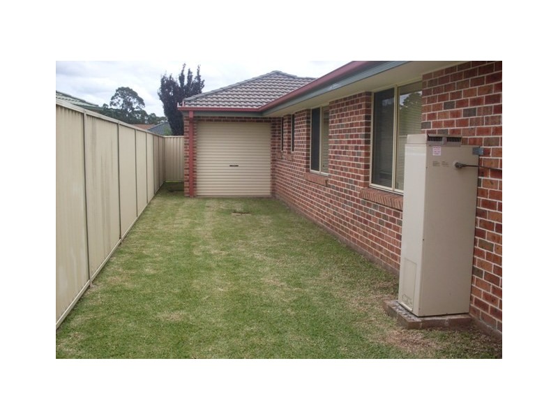 6 Woolmers Ct, Wattle Grove NSW 2173