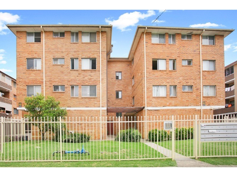 23/11 Forbes St, Warwick Farm NSW 2170