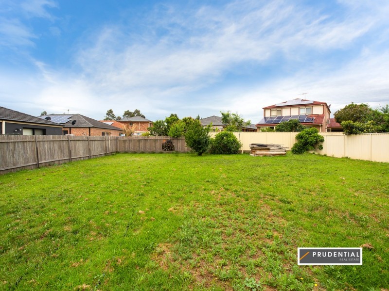 5 Hassarati Place, Casula NSW 2170