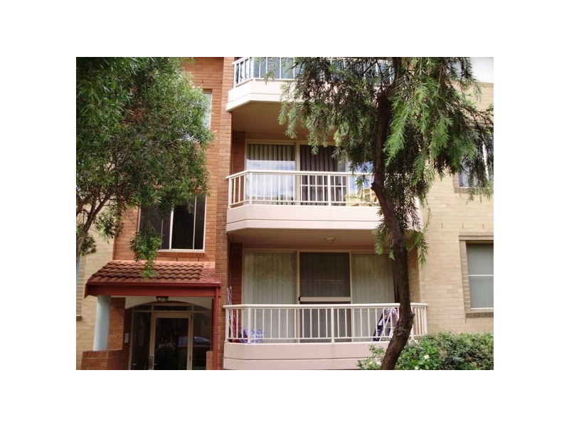 6/4 Mead Dr, Chipping Norton NSW 2170