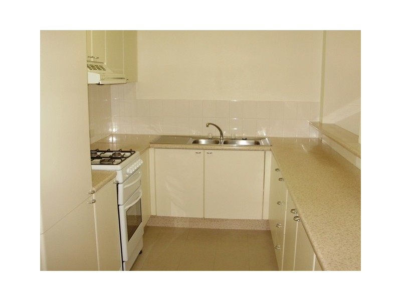 6/4 Mead Dr, Chipping Norton NSW 2170