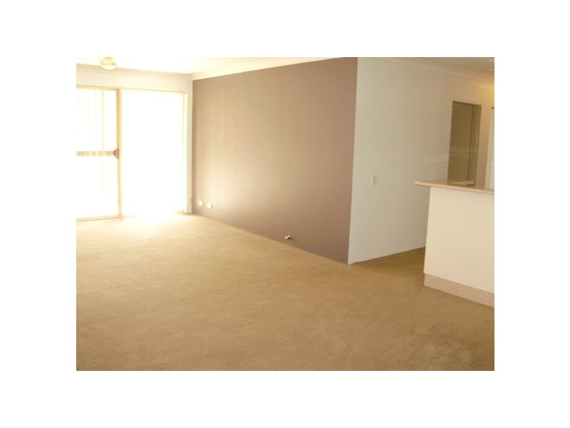 6/4 Mead Dr, Chipping Norton NSW 2170