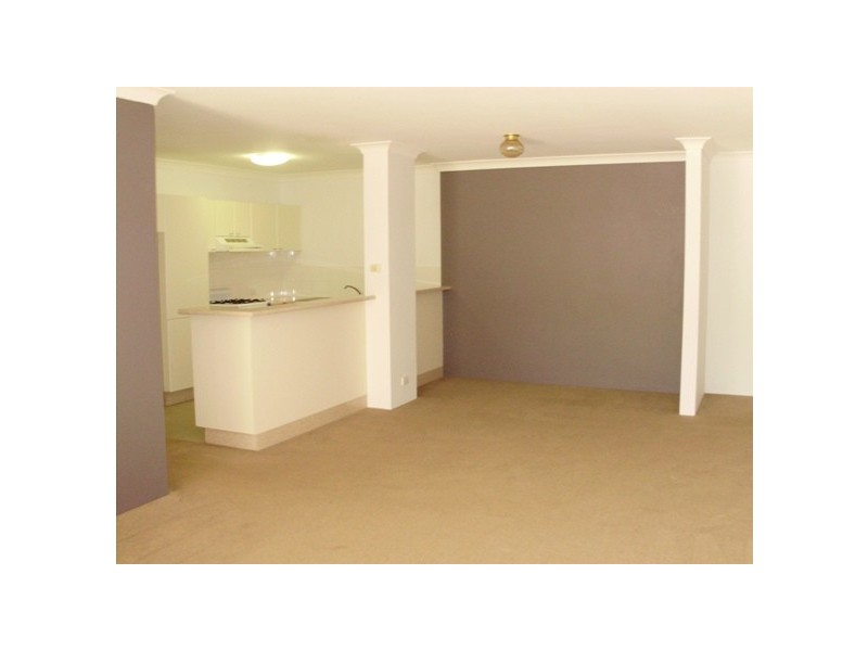 6/4 Mead Dr, Chipping Norton NSW 2170