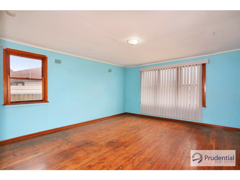 18  Bare Ave, Lurnea NSW 2170