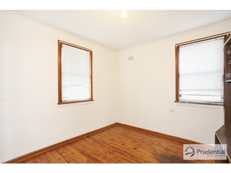 18  Bare Ave, Lurnea NSW 2170