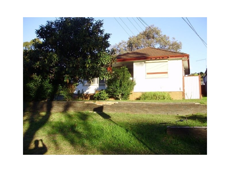 14 Dampier Cr, Fairfield West NSW 2165