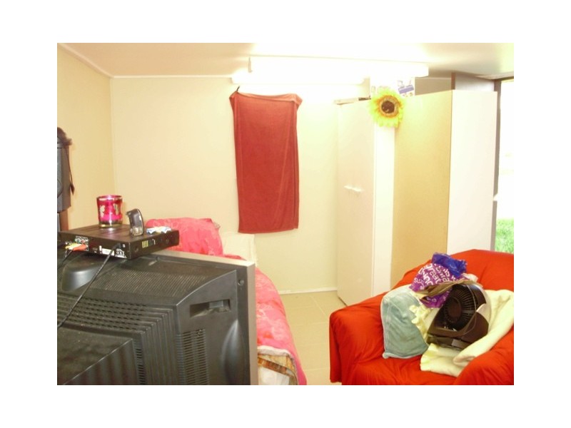 14 Dampier Cr, Fairfield West NSW 2165