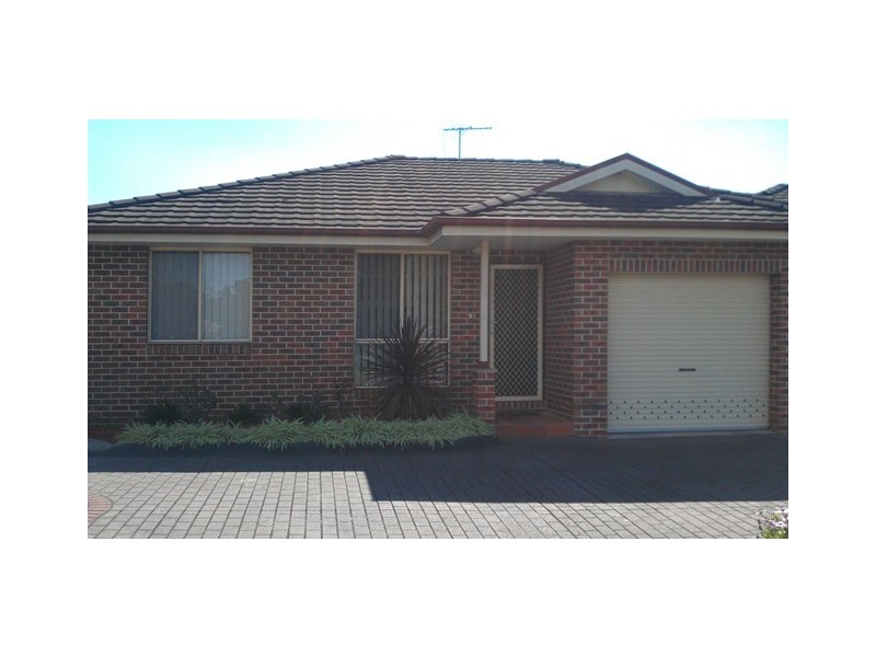 2/19 Azalea Pl, Macquarie Fields NSW 2564