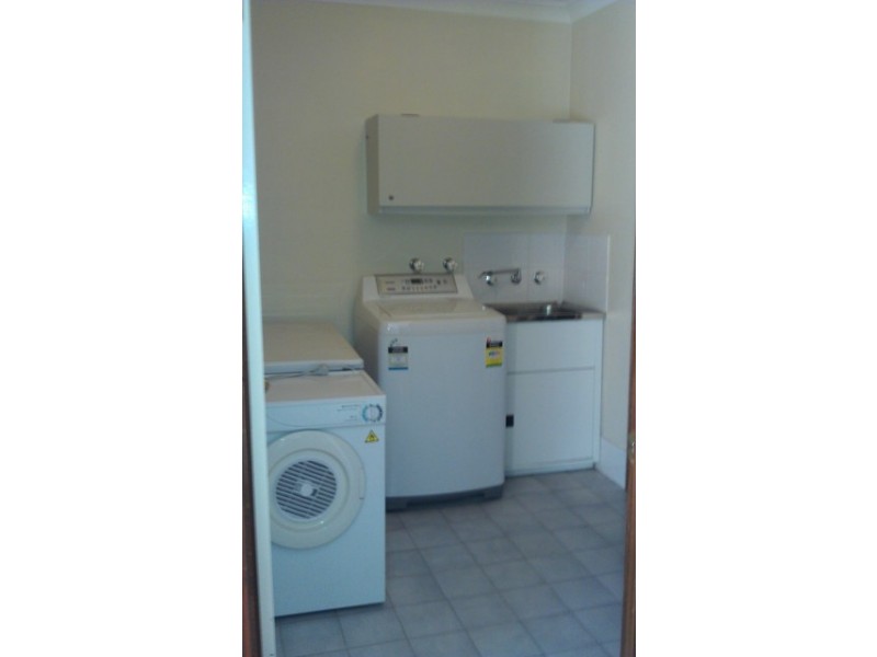 2/19 Azalea Pl, Macquarie Fields NSW 2564