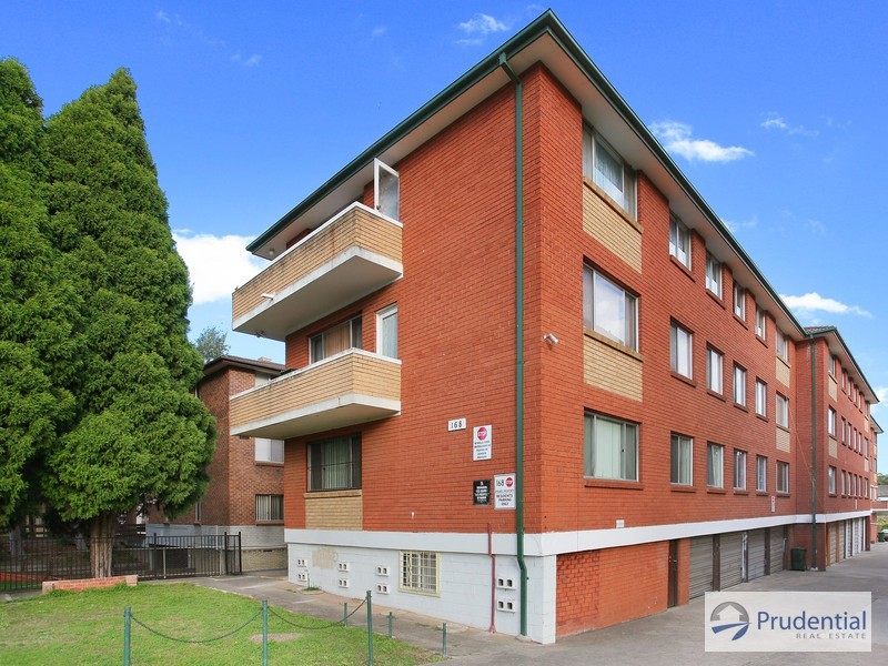 11/168 Sandal Cres, Carramar NSW 2163