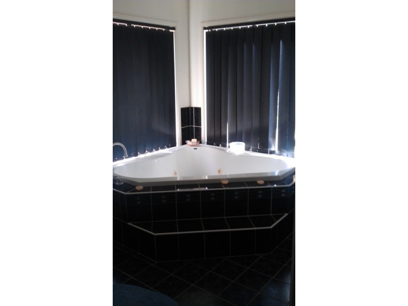 11 Hilton Cres, Casula NSW 2170