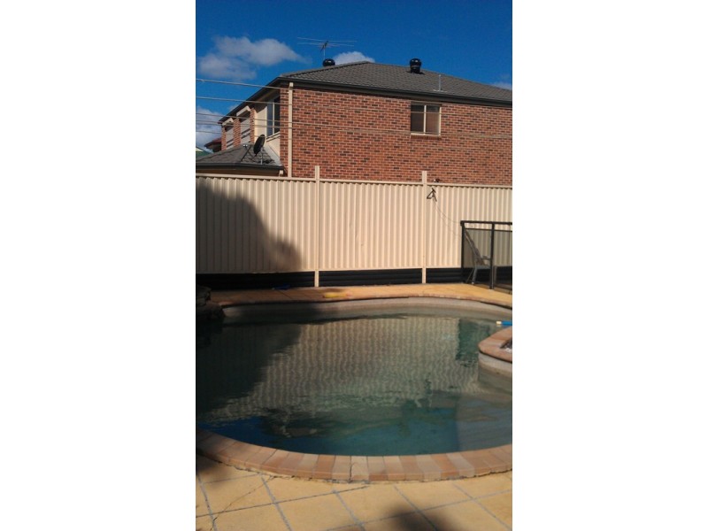 11 Hilton Cres, Casula NSW 2170